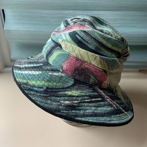 Hattitude NY floral fabric bucket hat, size 7.